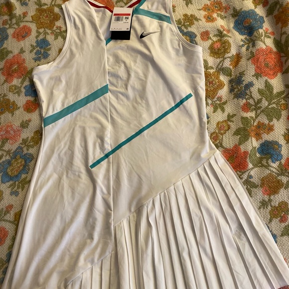 Nike Tennis 🎾 Dress - Picture 3 of 10